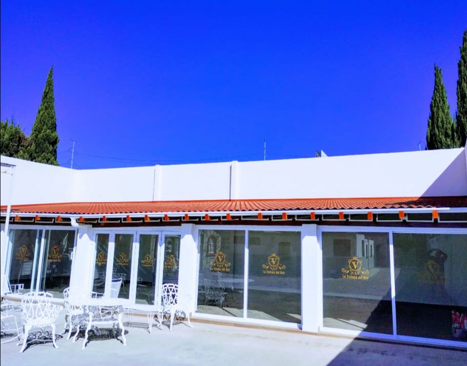 TERRAZA CON CAPACIDAD DE 150 PERSONAS.